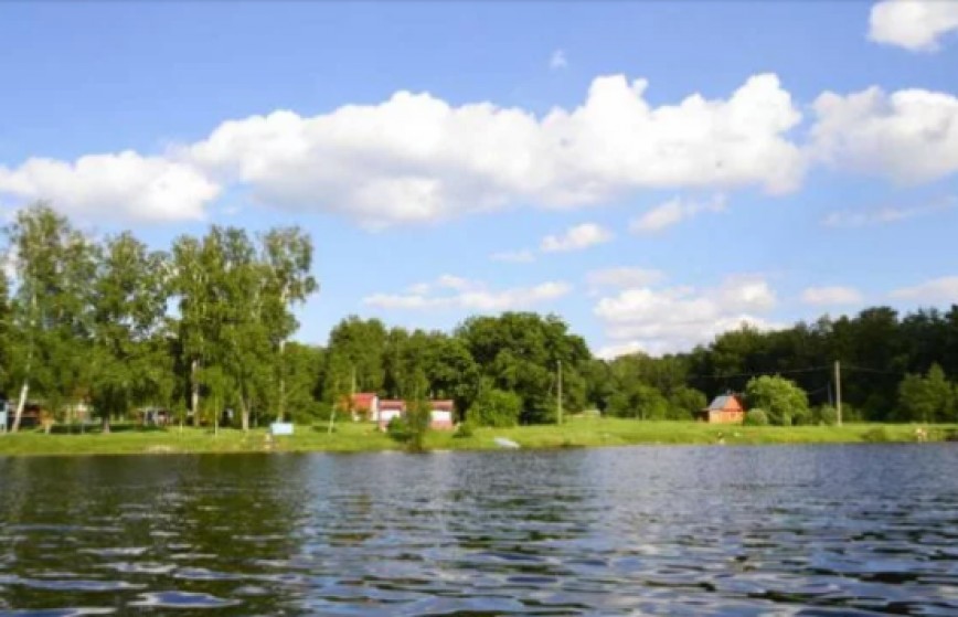 Туристическая база отдыха на берегу озера