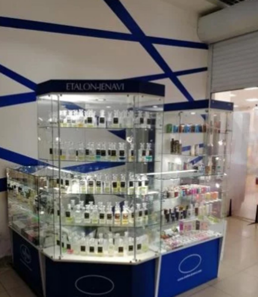 Островок парфюмерии в торговом центре