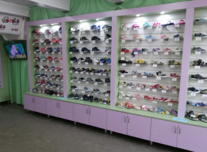 Действующий развивающийся магазин детской обуви